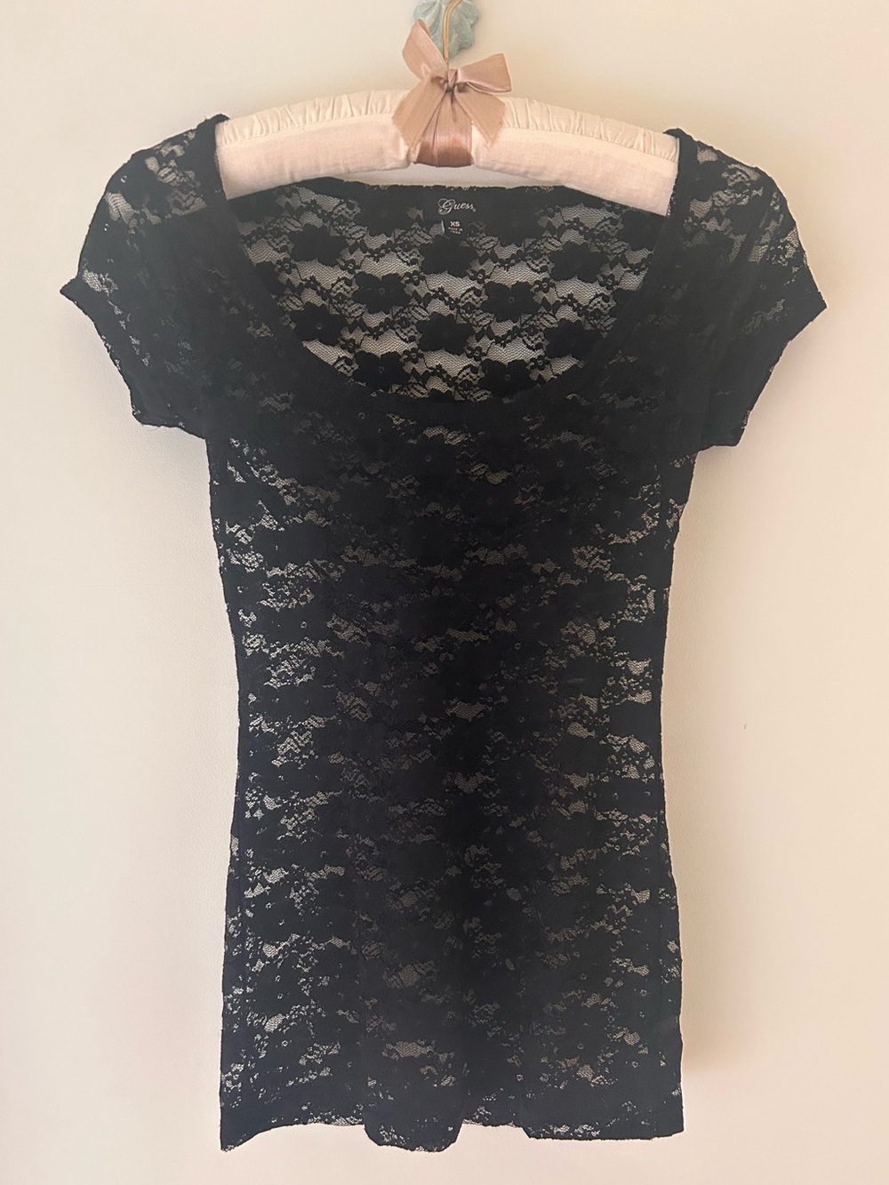 00s Guess Floral Lace Tee in Black 
Size: XS
NWOT